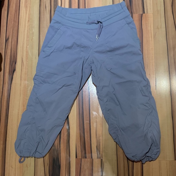 Lululemon grey studio crops - Picture 1 of 6